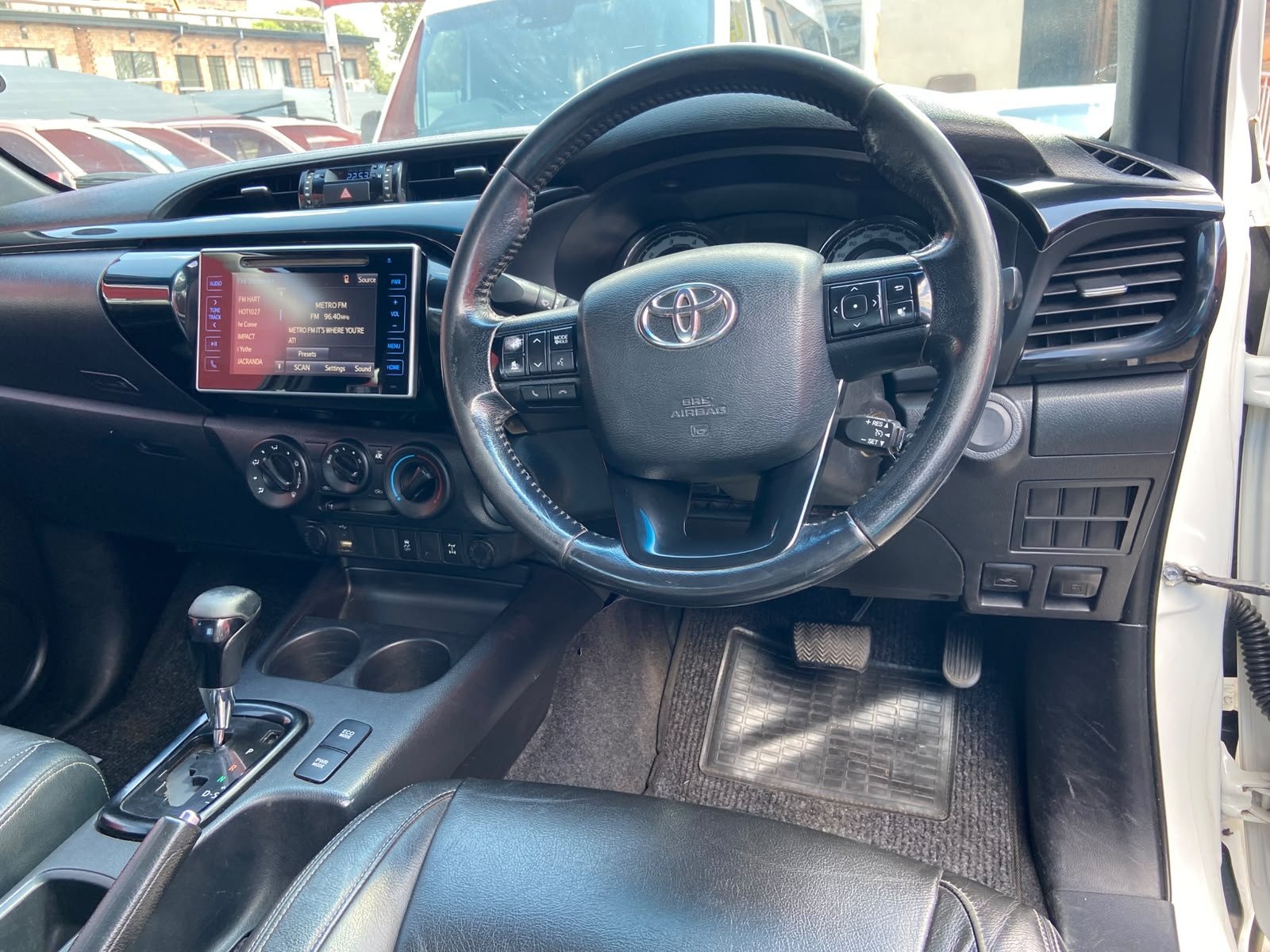 
								Toyota Hilux 2.8GD-6 Extra-Cab 4×4  Auto,Leather interior,Electric windows etc amazing discounts on cash deals! free delivery guaranteed around gauteng province only. we also arrange finance through all major banks. we give 24hrs turn around period for finance applicants and same time delivery on cash deals. contact our sales team. or visit our dealership RANDY CARS AT 541 LOUIS BOTHA AVENUE SAVOY ESTATE JHB full									