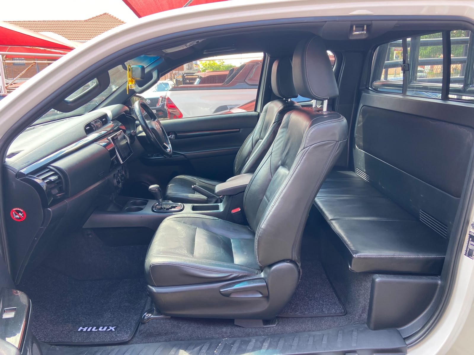 
								Toyota Hilux 2.8GD-6 Extra-Cab 4×4  Auto,Leather interior,Electric windows etc amazing discounts on cash deals! free delivery guaranteed around gauteng province only. we also arrange finance through all major banks. we give 24hrs turn around period for finance applicants and same time delivery on cash deals. contact our sales team. or visit our dealership RANDY CARS AT 541 LOUIS BOTHA AVENUE SAVOY ESTATE JHB full									