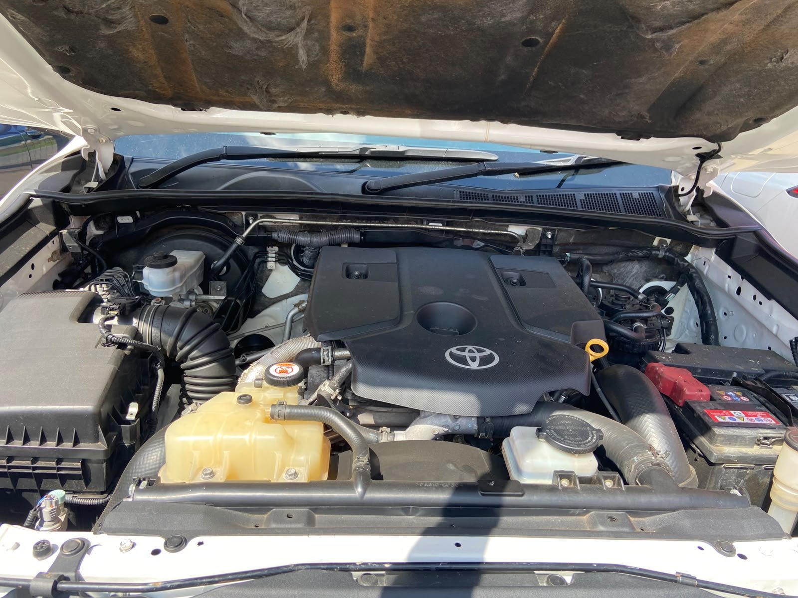 
								Toyota Hilux 2.8GD-6 Extra-Cab 4×4  Auto,Leather interior,Electric windows etc amazing discounts on cash deals! free delivery guaranteed around gauteng province only. we also arrange finance through all major banks. we give 24hrs turn around period for finance applicants and same time delivery on cash deals. contact our sales team. or visit our dealership RANDY CARS AT 541 LOUIS BOTHA AVENUE SAVOY ESTATE JHB full									