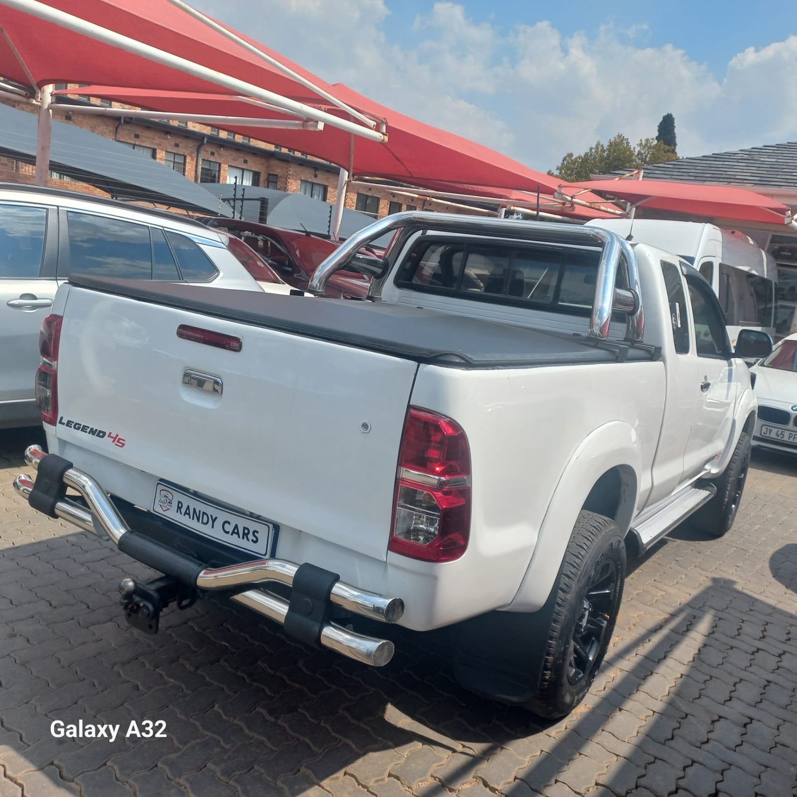 
								2012 TOYOTA HILUX 3.0D-4D XTRA CAB ,Leather interior,electric windows,aircon etc… we give amazing discounts on cash deals! free delivery guaranteed around gauteng province only. we also arrange finance through all major banks. we give 24hrs turn around period for finance applicants and same time delivery on cash deals. contact our sales team full									