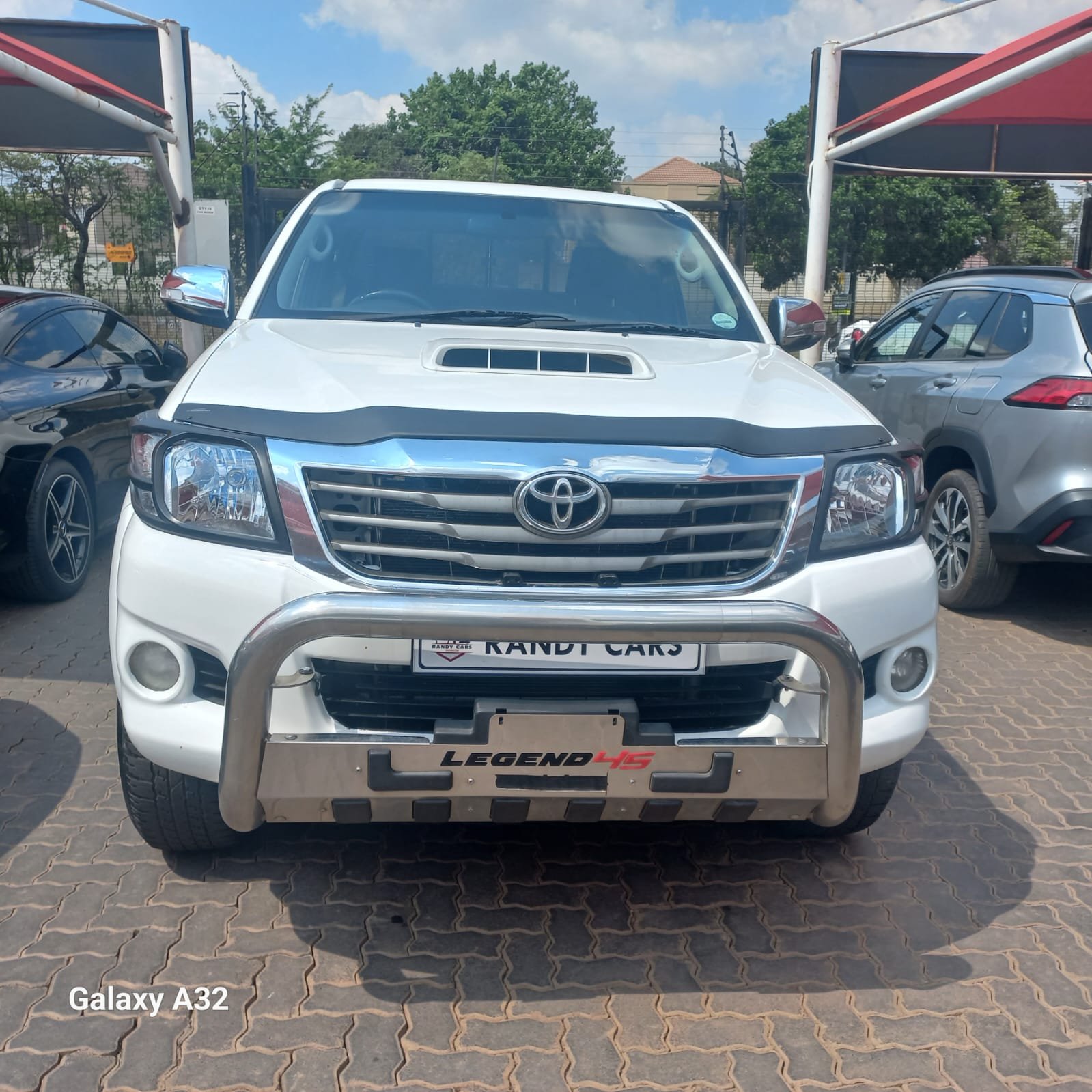 
								2012 TOYOTA HILUX 3.0D-4D XTRA CAB ,Leather interior,electric windows,aircon etc… we give amazing discounts on cash deals! free delivery guaranteed around gauteng province only. we also arrange finance through all major banks. we give 24hrs turn around period for finance applicants and same time delivery on cash deals. contact our sales team full									