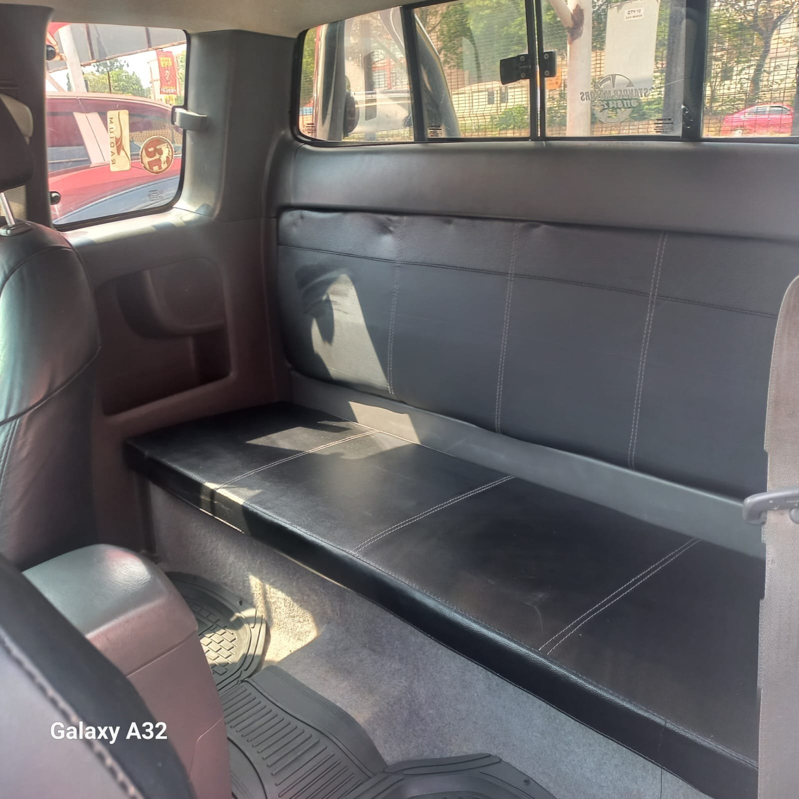 
								2012 TOYOTA HILUX 3.0D-4D XTRA CAB ,Leather interior,electric windows,aircon etc… we give amazing discounts on cash deals! free delivery guaranteed around gauteng province only. we also arrange finance through all major banks. we give 24hrs turn around period for finance applicants and same time delivery on cash deals. contact our sales team full									