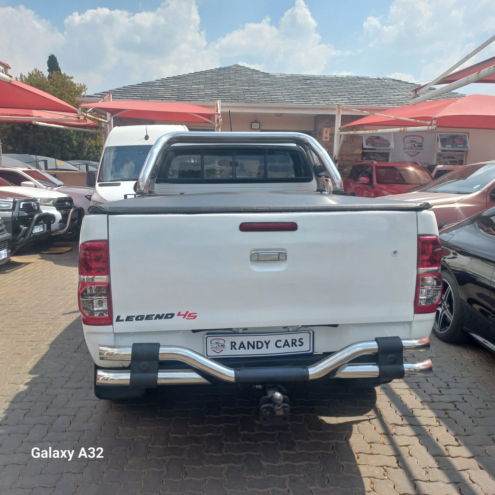 
								2012 TOYOTA HILUX 3.0D-4D XTRA CAB ,Leather interior,electric windows,aircon etc… we give amazing discounts on cash deals! free delivery guaranteed around gauteng province only. we also arrange finance through all major banks. we give 24hrs turn around period for finance applicants and same time delivery on cash deals. contact our sales team full									